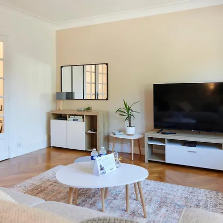 Les Capucines - Appt Proche Talensac Avec Parking