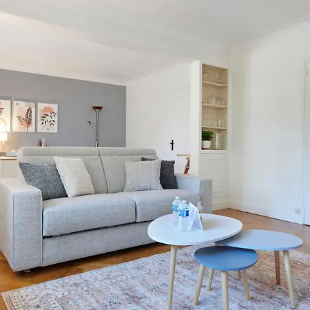 Les Capucines - Appt Proche Talensac Avec Parking Апартаменты *