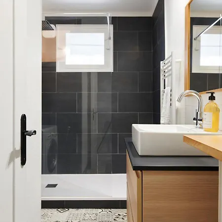 Les Capucines - Appt Proche Talensac Avec Parking Apartment *