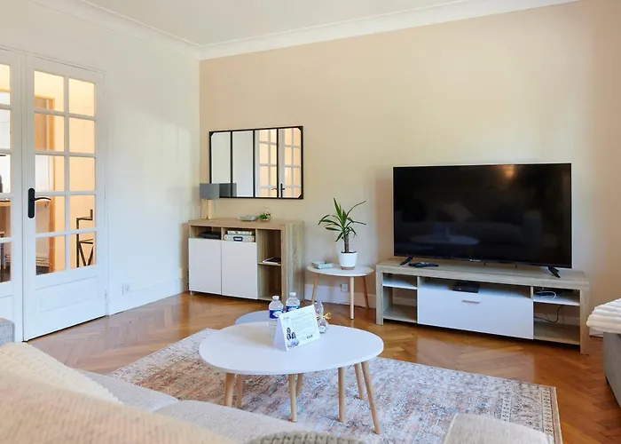 Les Capucines - Appt Proche Talensac Avec Parking