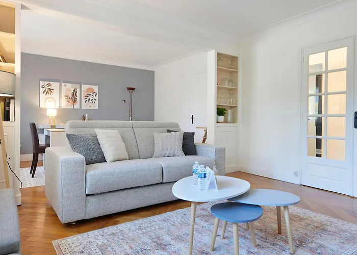 Les Capucines - Appt Proche Talensac Avec Parking Apartamento *