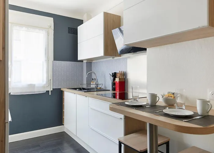 Les Capucines - Appt Proche Talensac Avec Parking Apartamento