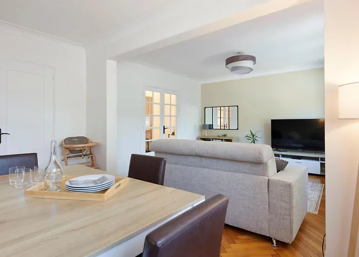 Les Capucines - Appt Proche Talensac Avec Parking